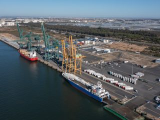 Fotografía del muelle sur del Puerto de Huelva.