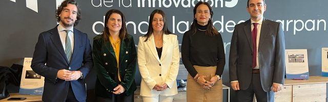 image1 (3) Rocío Díaz, directora de La Lonja de la Innovación, posa junto a las autoridades presentes en el Demo Day.