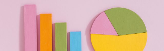 colorful-bar-graph-pie-chart-desk-pink-background Gráficas de colores representando el Método Monte Carlo.