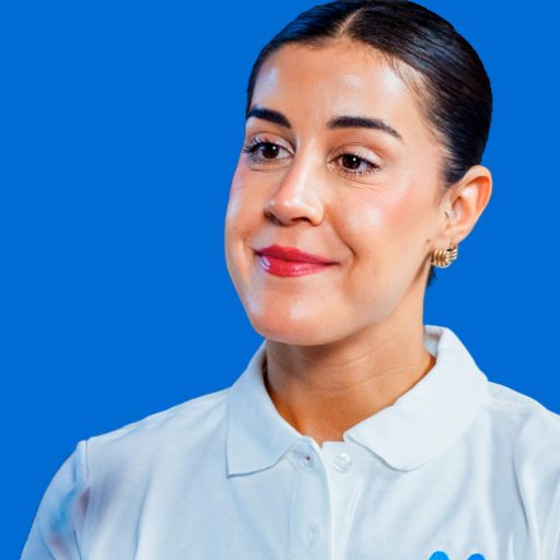 Carolina Marín junto a Juan Marcelo Gaitán y Mafran Martínez sentados en La Lonja de la Innovación para un episodio de HoM: Humano o Máquina.